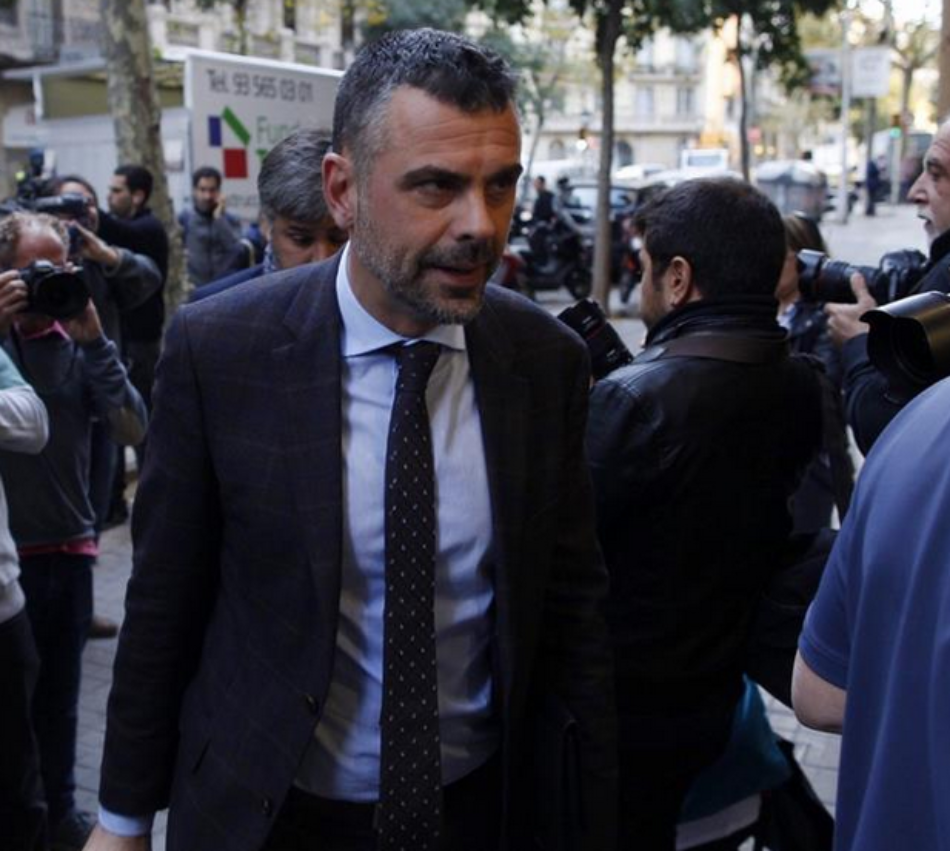 Arcópoli lleva a la fiscalía los insultos homófobos al exconsejero catalán Santiago Vila