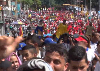 Estudiantes marchan en apoyo a Nicolás Maduro