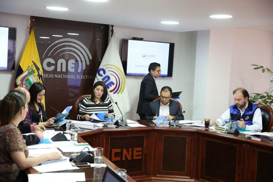 Ecuador: CNE convocó oficialmente a referéndum y consulta popular para el 4 de febrero de 2018