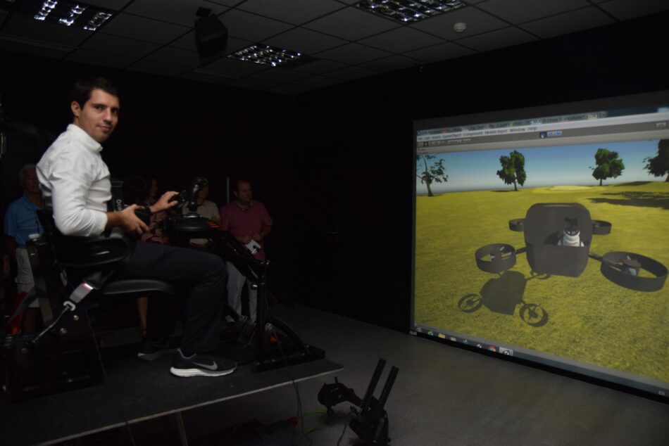 Alumno de la UPCT simula en realidad virtual vuelos en cuadricóptero sobre el campo de golf de La Manga