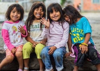 Bolivia y su programa social que beneficia a dos millones de madres y niños