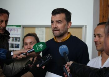 IU pide a la Junta que unifique criterios y adopte medidas para garantizar el carácter laico de la escuela en Andalucía