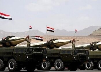 Misiles yemeníes lanzados contra mercenarios pro-saudíes en las provincia de Sanaa y Maarib
