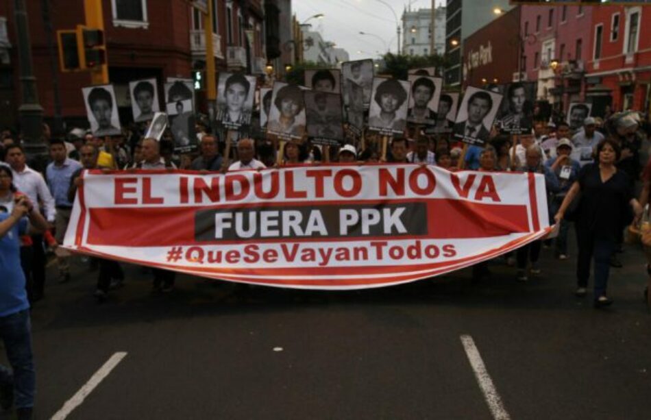 Multitudinaria marcha contra el indulto del ex presidente Alberto Fujimori en Perú