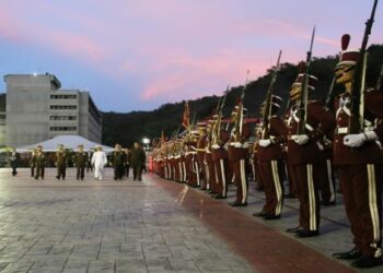 Presidente venezolano ensalza a la FANB como garante de paz