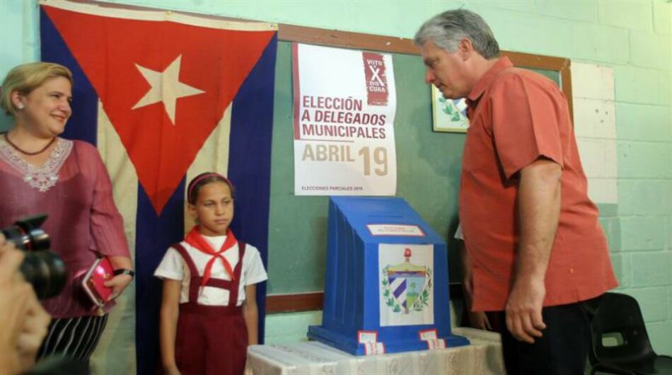 Cubanos votan por sus candidatos a la Asamblea Nacional