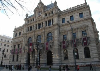 Izquierda Unida denuncia que la Diputación de Bizkaia paga a sus becarios 2 euros la hora