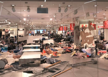 Manifestantes sudafricanos destruyen tiendas de H&M por publicidad “racista”