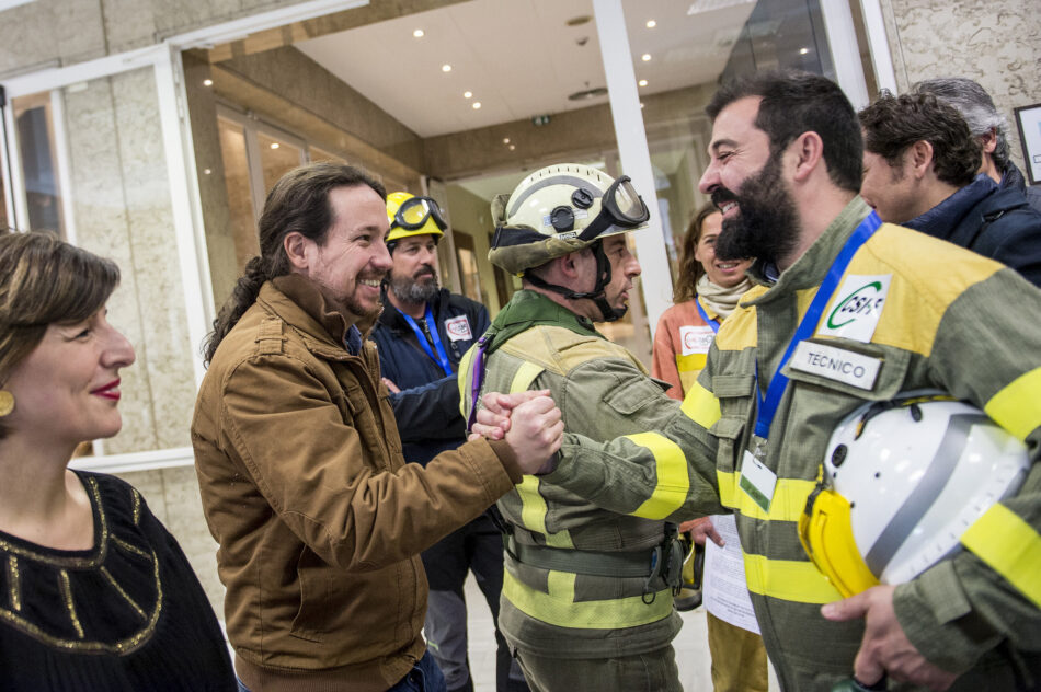 Pablo Iglesias: «Es un honor servir como instrumento para que los derechos de bomberos y bomberas forestales se conviertan en ley»