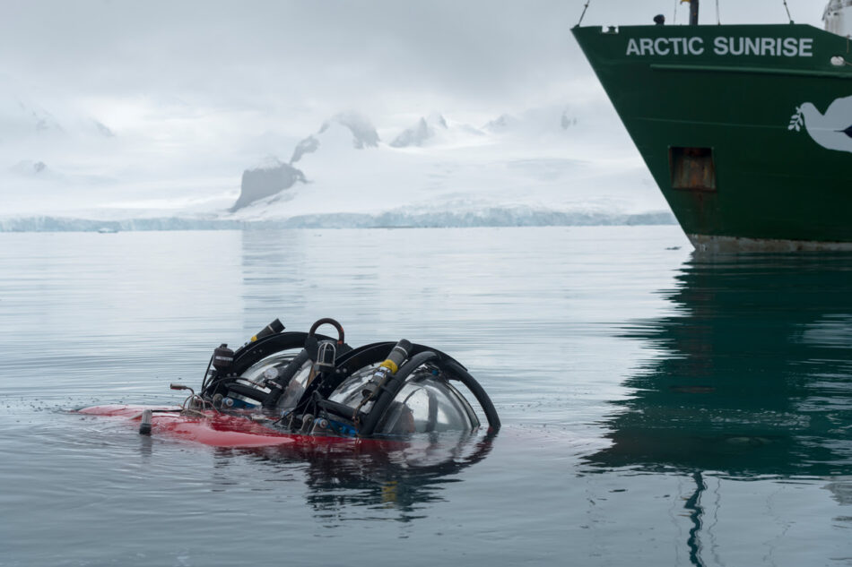 El submarino de Greenpeace captura imágenes de una parte del océano Antártico  nunca antes explorada