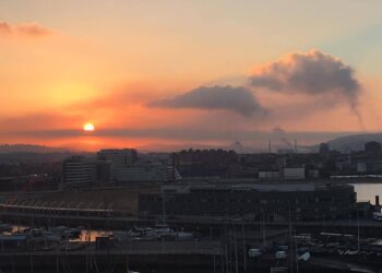 «El Principado vuelve autorizar a medida las contaminantes baterías de Gijón»