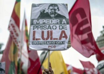 El ex mandatario brasileño Lula da Silva sigue al frente de las encuestas; si lo inhabilitan, se impone el voto en blanco