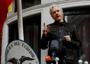 Justicia británica decide si anula orden para detener a Assange