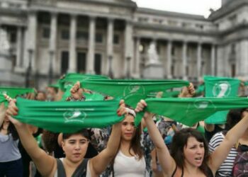 Masivo ‘Tuitazo’ y ‘pañuelazo’ en Argentina para pedir la despenalización del aborto