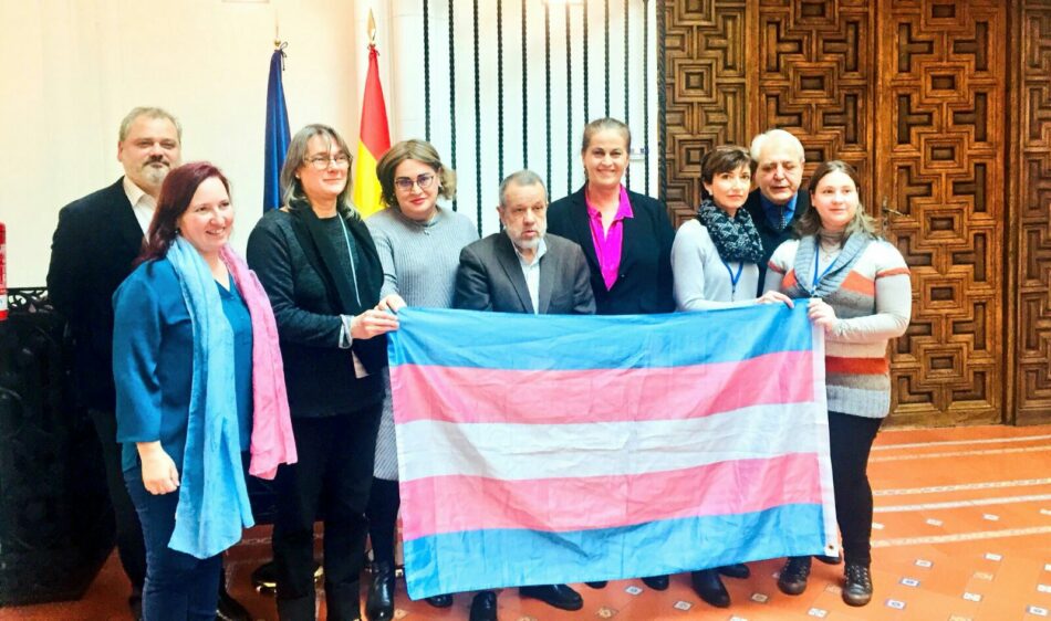 Arcópoli muestra su satisfacción por el interés del Defensor del Pueblo ante la inacción en la ley Trans madrileña