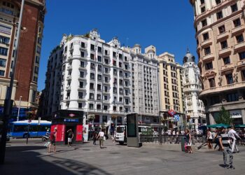 El Ayuntamiento de Madrid abre la puerta a la regularización de la mayoría de los pisos turísticos del distrito Centro