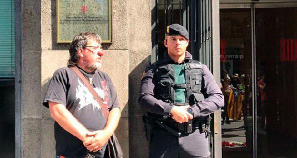 Pallasos en Rebeldía denuncia el sinsentido judicial que puede llevar a considerar un delito de desobediencia y odio ponerse una nariz de payaso en un acto de protesta pacífica