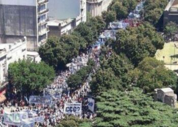 Argentina: 40.000 trabajadores y trabajadoras de la CTEP, CCC y Barrios de Pie marcharon en La Plata por trabajo y contra el ajuste