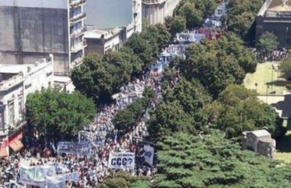 Argentina: 40.000 trabajadores y trabajadoras de la CTEP, CCC y Barrios de Pie marcharon en La Plata por trabajo y contra el ajuste