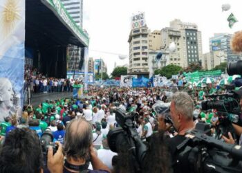 Argentina: 400 mil trabajadores y trabajadoras dijeron en la calle NO a Macri y su política de ajuste neoliberal