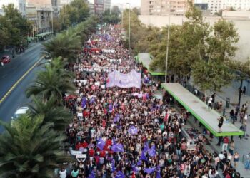 Chile. Miles de mujeres marchan en Santiago por el Día Internacional de la Mujer