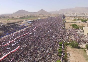 Una protesta masiva en Yemen contra la agresión de Arabia Saudí marca el tercer aniversario de la guerra