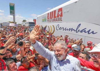 Bajo asedio extremista, caravana Lula por Brasil prosigue su marcha