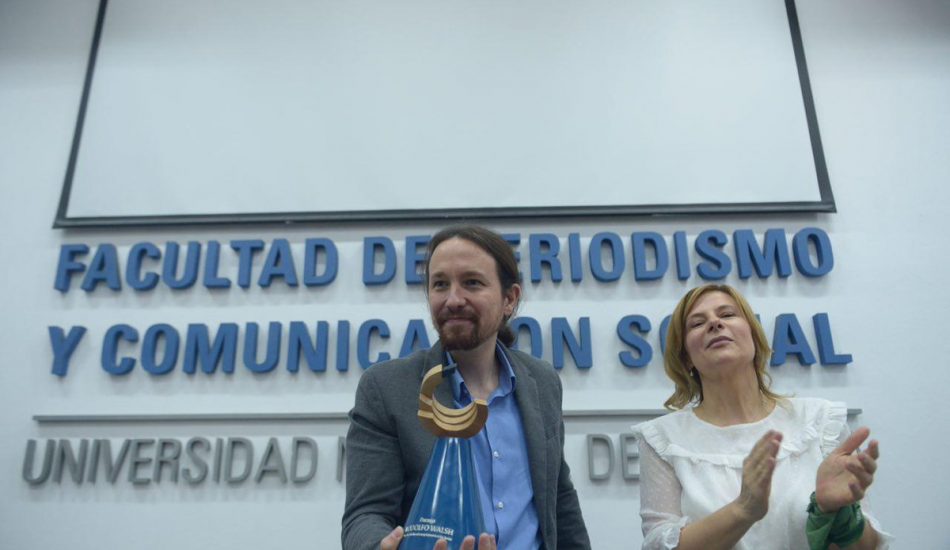 Iglesias evoca la «dignidad de los exiliados» al recibir pablo iglesias ha recibido el Premio Rodolfo Walsh de la Facultad de Periodismo y Comunicación Social de la Universidad Nacional de La Plata (Argentina)