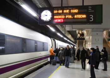 Si quieres gestionar tus billetes de tren y AVE Barcelona Madrid, te ayudamos con la herramienta más útil