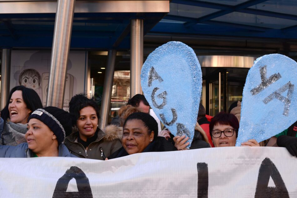 Las familias de un bloque de la OBRA SOCIAL de la Plataforma de Afectados por la Hipoteca de Arganda, acude al pleno municipal denunciando la vulneración de derechos básicos