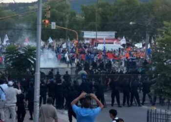 Argentina: Fuerte represión en Jujuy en plena apertura de sesiones legislativas del gobernador Gerardo Morales