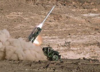 Fuerzas yemenitas atacan centro saudita de guerra electrónica en Najran