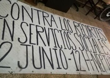 Trabajadoras, usuarias y los familiares de los servicios sociales se movilizan el 2 de junio en la Plaza Neptuno, en Madrid