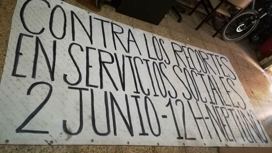 Trabajadoras, usuarias y los familiares de los servicios sociales se movilizan el 2 de junio en la Plaza Neptuno, en Madrid