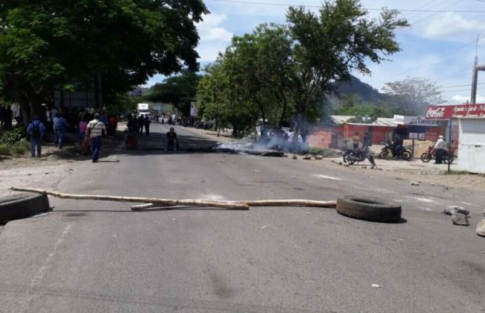 Nicaragua: La oposición aumenta los bloqueos de carreteras / Hay saqueos, heridos y detenidos