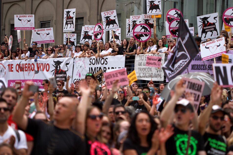 Bajo el lema Tauromaquia es Violencia más 40.000 personas exigen el fin de la tauromaquia