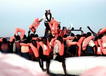 APDHA denuncia la grave vulneración del derecho internacional humanitario en el caso del buque Aquarius