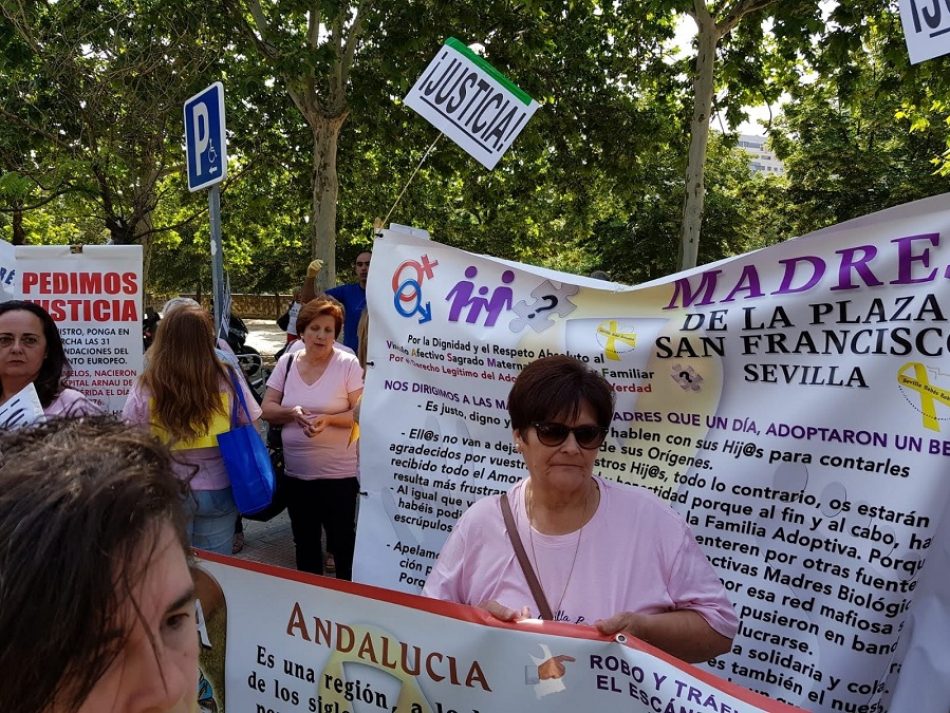 La Asociación «Sevilla Bebés Robados» viaja a Madrid para apoyar a Inés Madrigal en el juicio contra el doctor Eduardo Vela