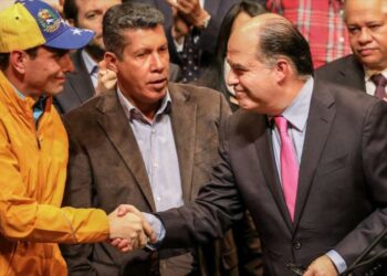 Capriles llama a oposición venezolana a reorganizarse contra Maduro