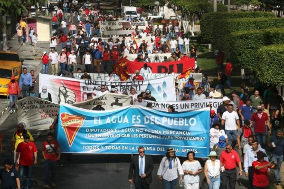 El Salvador: “No podemos permitir que se privatice el agua”