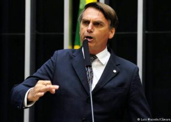 Brasil: Ultraderechista Jair Bolsonaro asume candidatura presidencial con un discurso religioso y autoritario