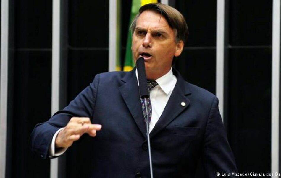 Brasil: Ultraderechista Jair Bolsonaro asume candidatura presidencial con un discurso religioso y autoritario