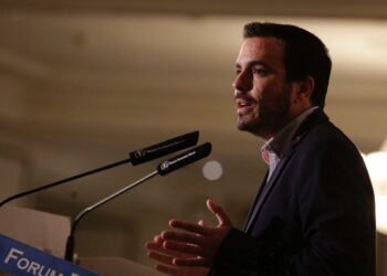 Garzón: «hace falta elevar en 15.000 millones el techo de gasto para “empezar a revertir los recortes” impuestos desde que empezó la crisis»