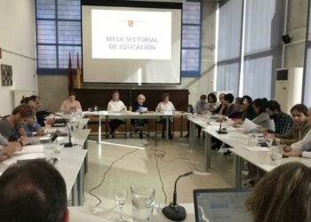 El gobierno de Murcia y las organizaciones sindicales de educación alcanzan un acuerdo sobre el profesorado interino