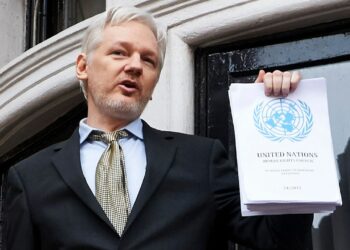 Ecuador planea retirar de forma inminente el asilo a Julian Assange