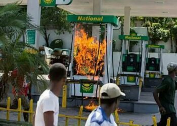 Protestas masivas por la subida del precio de combustibles dejan al menos 3 muertos en Haití