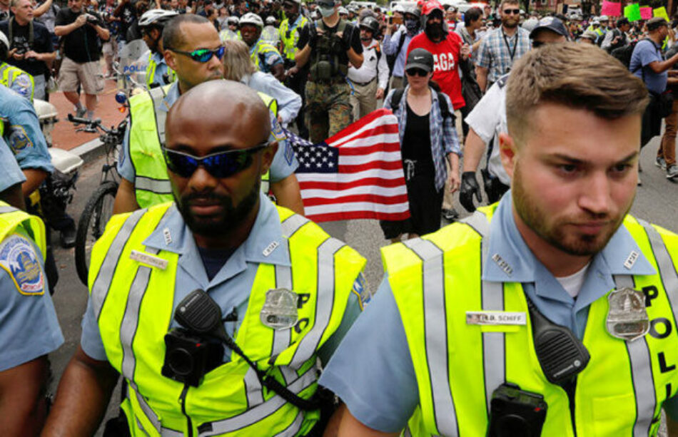 EEUU. La Policía usa gas lacrimógeno contra manifestantes antifascistas en Washington