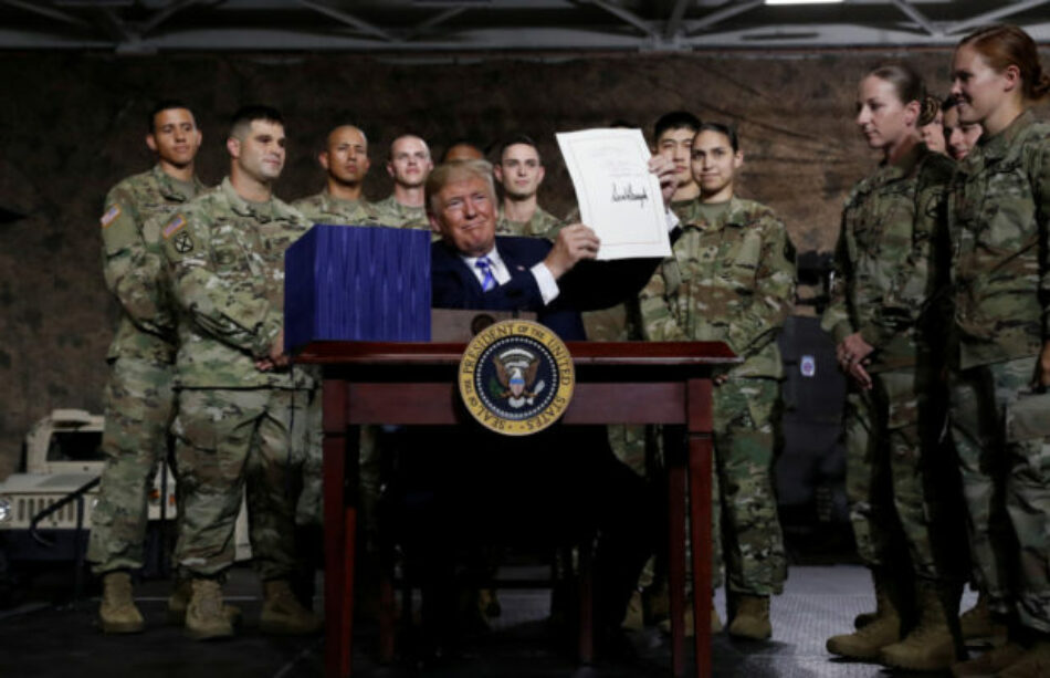 716.000 millones de dólares: Trump firma el presupuesto de Defensa más alto de la historia de EE.UU.