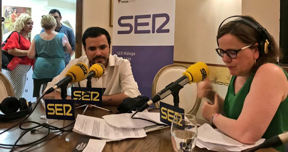 Alberto Garzón critica que PP y Ciudadanos estén utilizando la cuestión de la inmigración “para subirse a la ola racista de la extrema derecha europea”