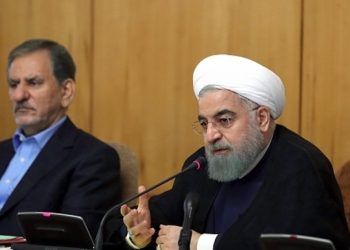 El restablecimiento de sanciones estadounidenses complica la salida diplomática en su conflicto con Irán